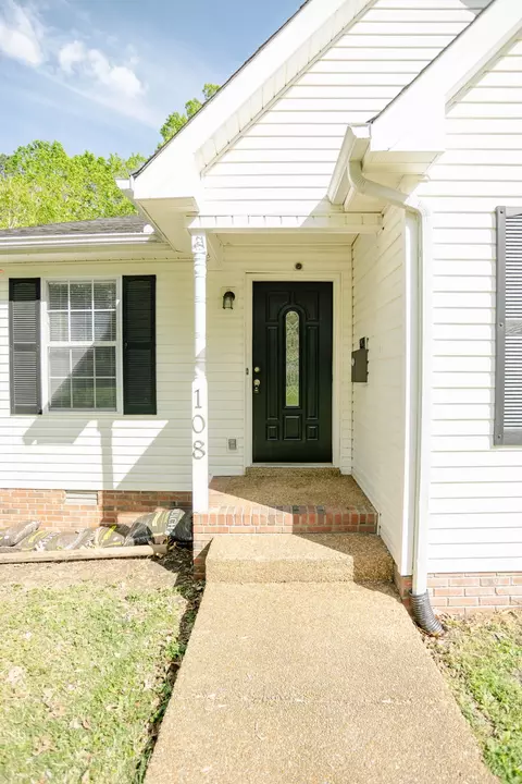 Exterior - 108 Oak Ave, Dickson, TN 37055 photo 2 of 4