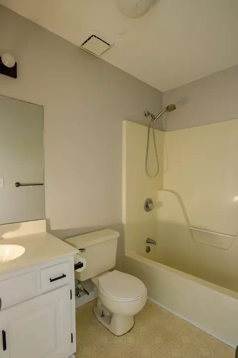 Bath - 108 Oak Ave, Dickson, TN 37055 photo 2 of 2