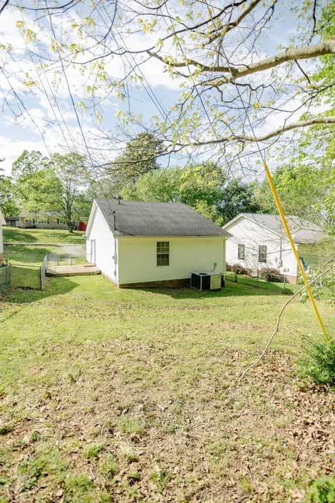 Exterior - 108 Oak Ave, Dickson, TN 37055 photo 4 of 4