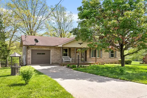 510 Lakeview Cir, Tennessee Ridge, TN 37178
