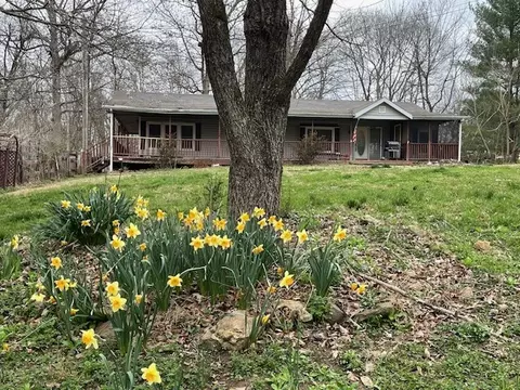 2863 Woodlawn Park Rd, Woodlawn, TN 37191