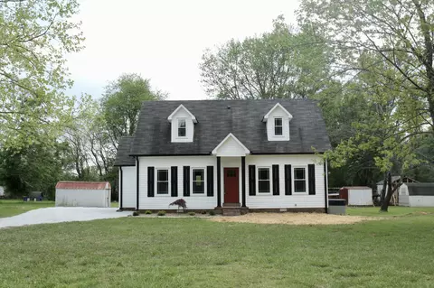 2082 Asbury Rd, Manchester, TN 37355