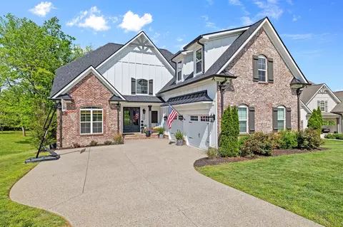 228 Amana Dr, Lebanon, TN 37087