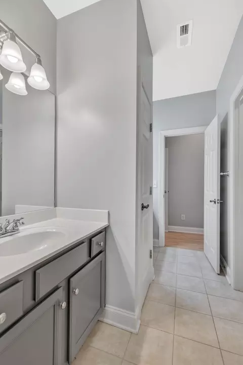 Bath - 327 Wise Rd, Franklin, TN 37064 photo 9 of 11