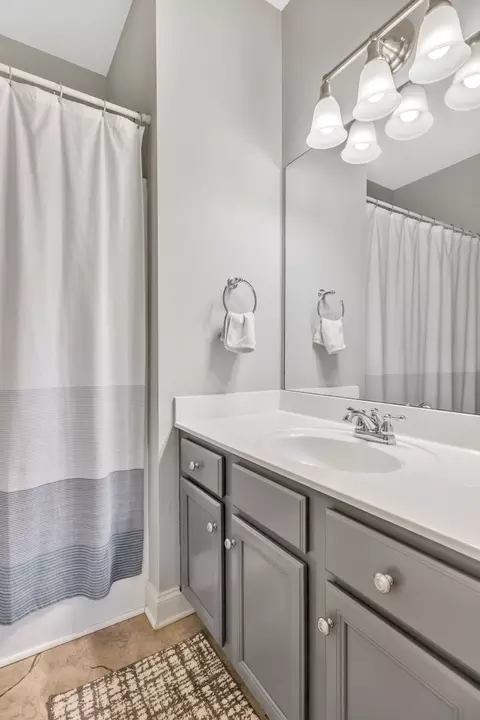 Bath - 327 Wise Rd, Franklin, TN 37064 photo 8 of 11