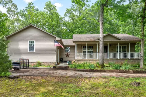 141 Graves Ln, Buchanan, TN 38222