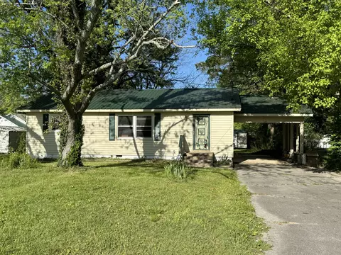 406 Peachtree St, Tullahoma, TN 37388