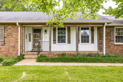 112 Lake Point Dr, Gallatin, TN 37066