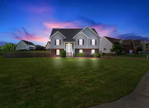 689 Winding Bluff Way, Clarksville, TN 37040