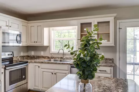 Kitchen - 474 Spring Meadows Ln, Morrison, TN 37357 photo 1 of 6