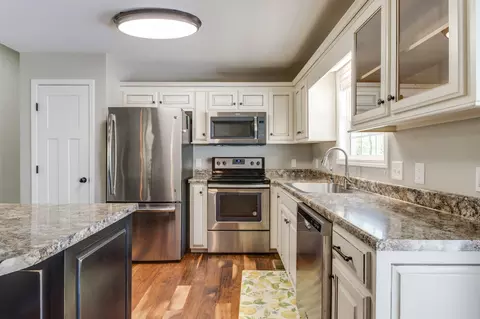 Kitchen - 474 Spring Meadows Ln, Morrison, TN 37357 photo 3 of 6