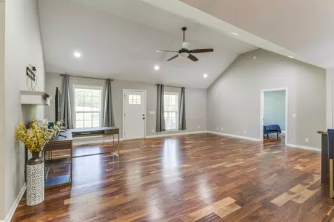 Living - 474 Spring Meadows Ln, Morrison, TN 37357 photo 3 of 5