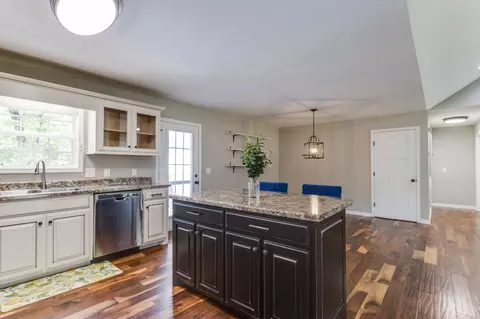 Kitchen - 474 Spring Meadows Ln, Morrison, TN 37357 photo 5 of 6