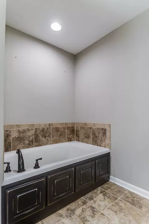 Bath - 474 Spring Meadows Ln, Morrison, TN 37357 photo 3 of 6