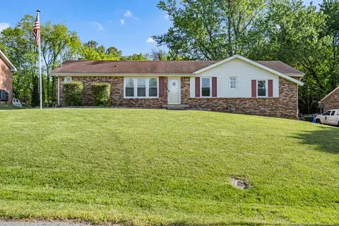 916 Kenwood Dr, Clarksville, TN 37043