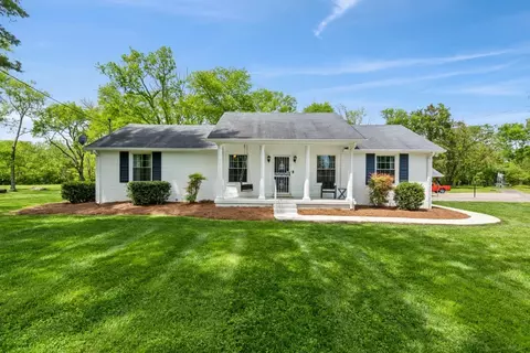 208 Bartonwood Dr, Lebanon, TN 37087