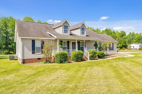 22 Long Meadow Dr, Fayetteville, TN 37334