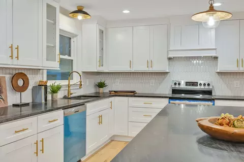 Kitchen - 1027 Rucker Ln, Murfreesboro, TN 37128 photo 8 of 9