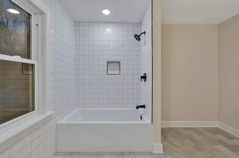 Bath - 1027 Rucker Ln, Murfreesboro, TN 37128 photo 6 of 6