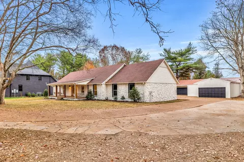 Exterior - 1027 Rucker Ln, Murfreesboro, TN 37128 photo 4 of 16