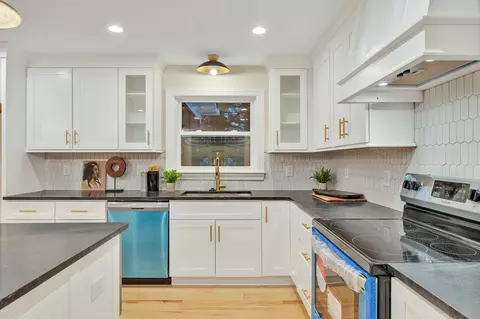 Kitchen - 1027 Rucker Ln, Murfreesboro, TN 37128 photo 7 of 9