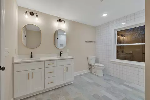 Bath - 1027 Rucker Ln, Murfreesboro, TN 37128 photo 5 of 6