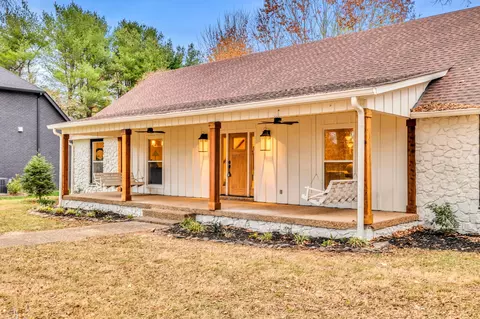 Exterior - 1027 Rucker Ln, Murfreesboro, TN 37128 photo 2 of 16
