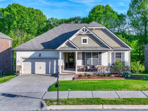 8041 Forest Hills Dr, Spring Hill, TN 37174