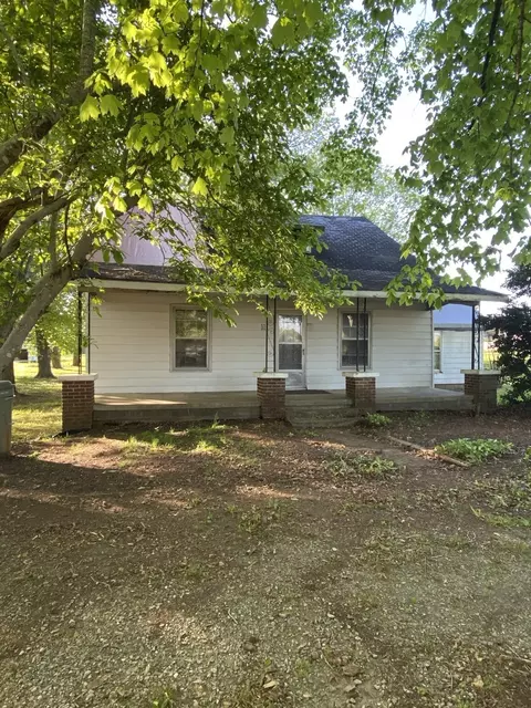 111 W Point Rd, Lawrenceburg, TN 38464