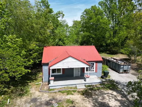 1105 E Walnut St, Dickson, TN 37055 photo 3