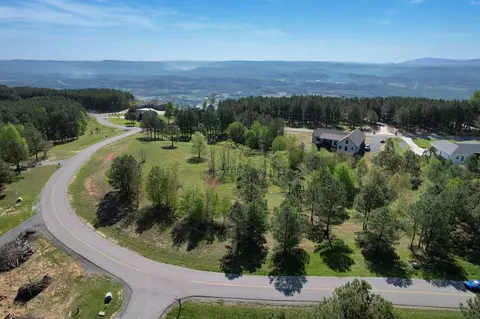201 Pioneer Rd, Jasper, TN 37347