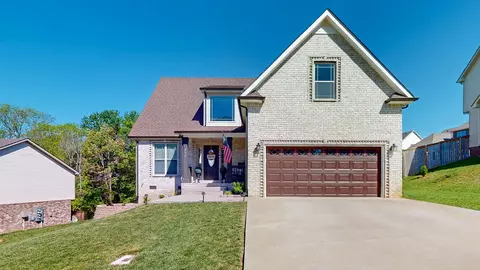 419 Glenstone Springs Dr, Clarksville, TN 37043