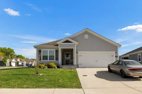 2560 Queen Bee Dr, Columbia, TN 38401