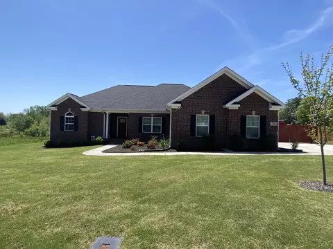24 Hancock Branch Dr, Fayetteville, TN 37334