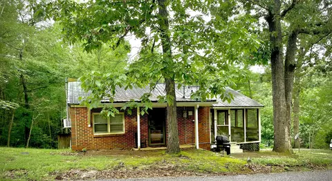 274 River Oaks Dr, Springville, TN 38256