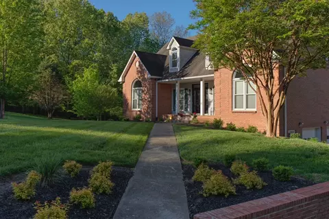 100 Twin Cedars Dr, Clarksville, TN 37043