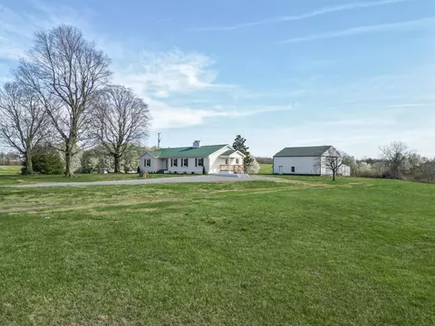 2771 Kinneys Rd, Cedar Hill, TN 37032