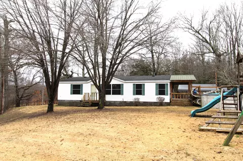 1414 Poorhouse Ln, Lexington, TN 38351