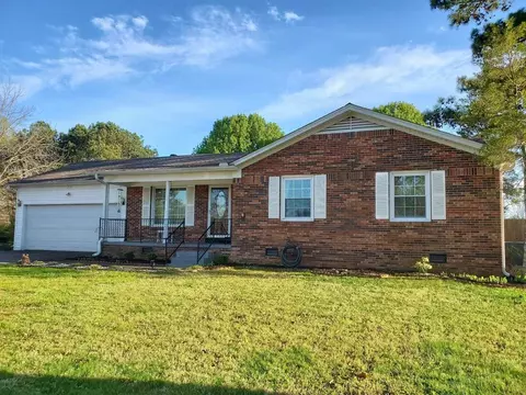 260 Ferguson Dr, Lexington, TN 38351