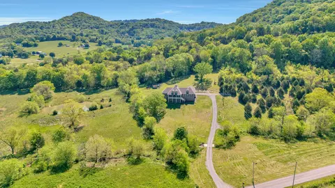 295 Hog Hollow Ln, Bethpage, TN 37022