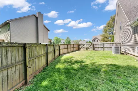 Exterior - 1823 Potters Ct, Murfreesboro, TN 37128 photo 4 of 6