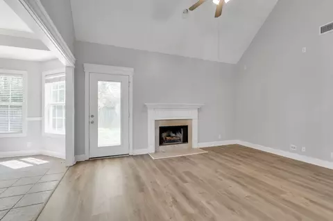 Living - 1823 Potters Ct, Murfreesboro, TN 37128 photo 2 of 6