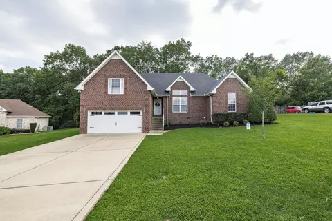 5033 Summit Dr, Greenbrier, TN 37073