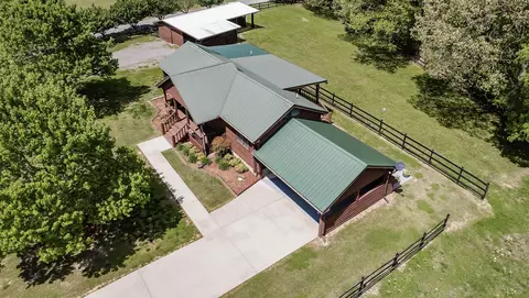 295 Cedar Dr, Smithville, TN 37166