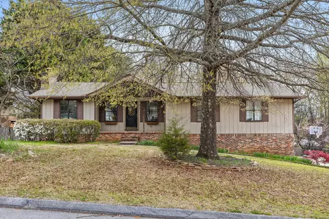 1711 Mountain Bay Dr, Hixson, TN 37343