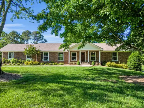 2113 Memorial Dr, Clarksville, TN 37043