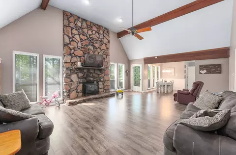Living - 23 Springview Dr, Jackson, TN 38305 photo 1 of 1