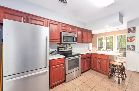 Kitchen - 23 Springview Dr, Jackson, TN 38305 photo 2 of 2