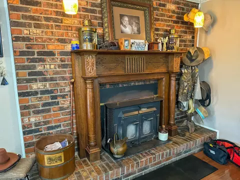 Living - 2425 Smith Fork Rd, Olivehill, TN 38475 photo 4 of 5