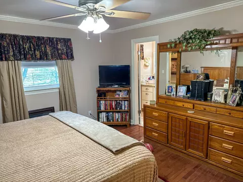 Bedroom - 2425 Smith Fork Rd, Olivehill, TN 38475 photo 4 of 7